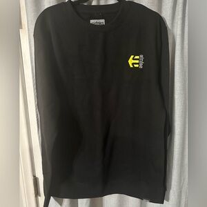 Men Etnies crew neck